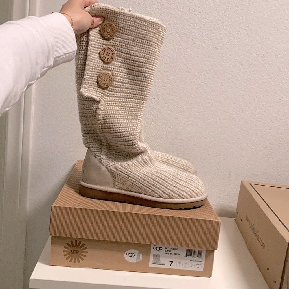 UGG white knitted boots. US 7.